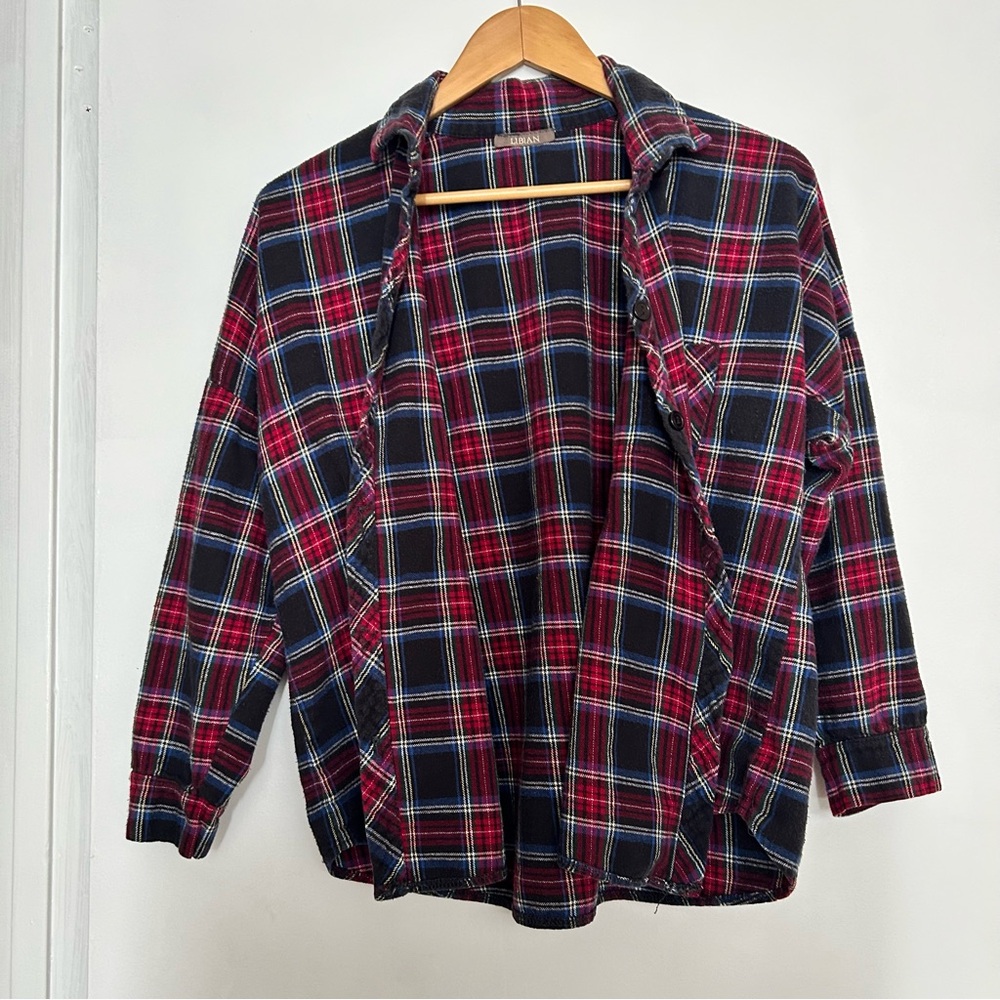 Classic Women’s Flannel - Picture 4 of 5
